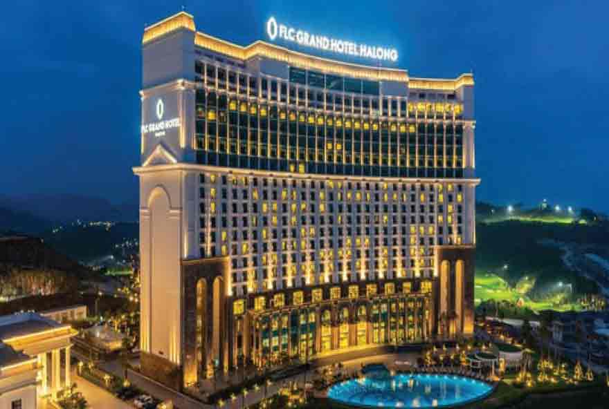 Thiết kế facade lighting for hotel với ánh sáng vàng 3000K tạo vẻ sang trọng và đẳng cấp cho mặt đứng khách sạn.