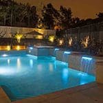 Đèn-hắt-hồ-bơi