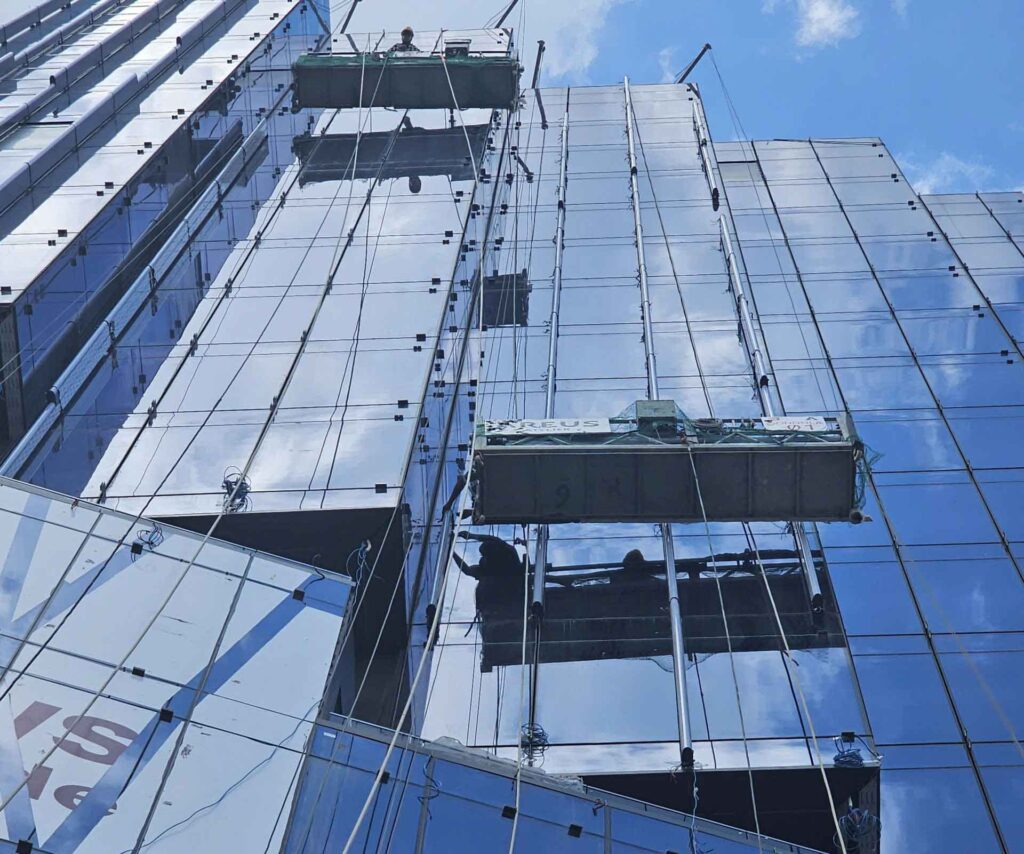 Thi công led thanh viền tòa nhà Globe Tower Phan Đăng Lưu